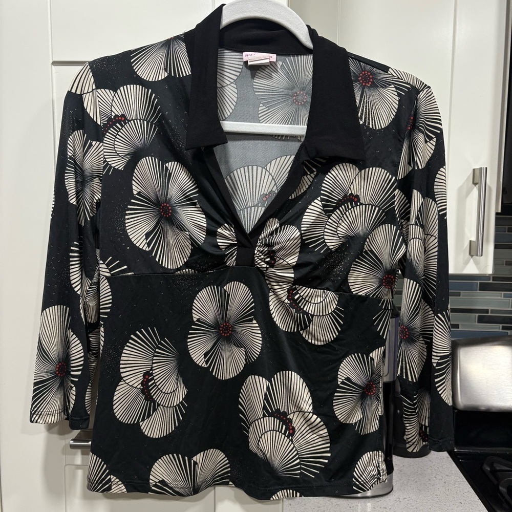 ✨3/$20 Hidden Lotus vintage top